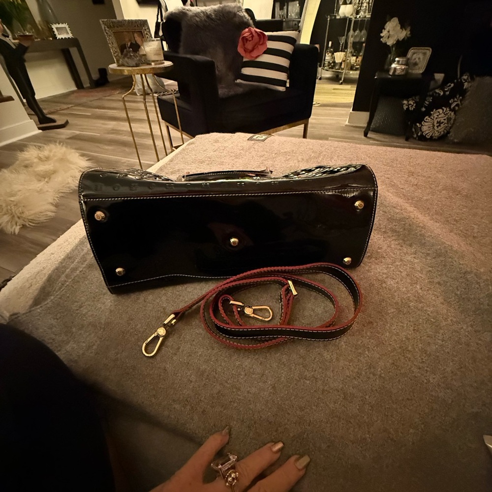Arcadia Elegant Patent Leather Black Handbag. Stylish, simply stunning! - Picture 7 of 9